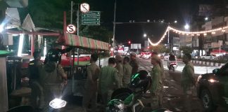 PKL DI DAERAH MILIK JALAN SOEPRAPTO PINDAHKAN DAGANGAN USAI DITERTIBKAN SATPOL PP KOTA BENGKULU